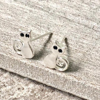 A-SHU 925 STERLING SILVER SMALL BLACK EYE CAT STUD EARRINGS - A-SHU.CO.UK