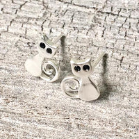 A-SHU 925 STERLING SILVER SMALL BLACK EYE CAT STUD EARRINGS - A-SHU.CO.UK