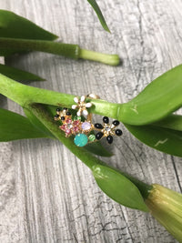 A-SHU SMALL LIGHTWEIGHT DAISY FLOWER DIAMANTE STUD EARRINGS - A-SHU.CO.UK