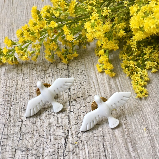 A-SHU SET OF 2 WHITE SWALLOW DOVE BIRD 3-D COLLAR BROOCH PINS - A-SHU.CO.UK